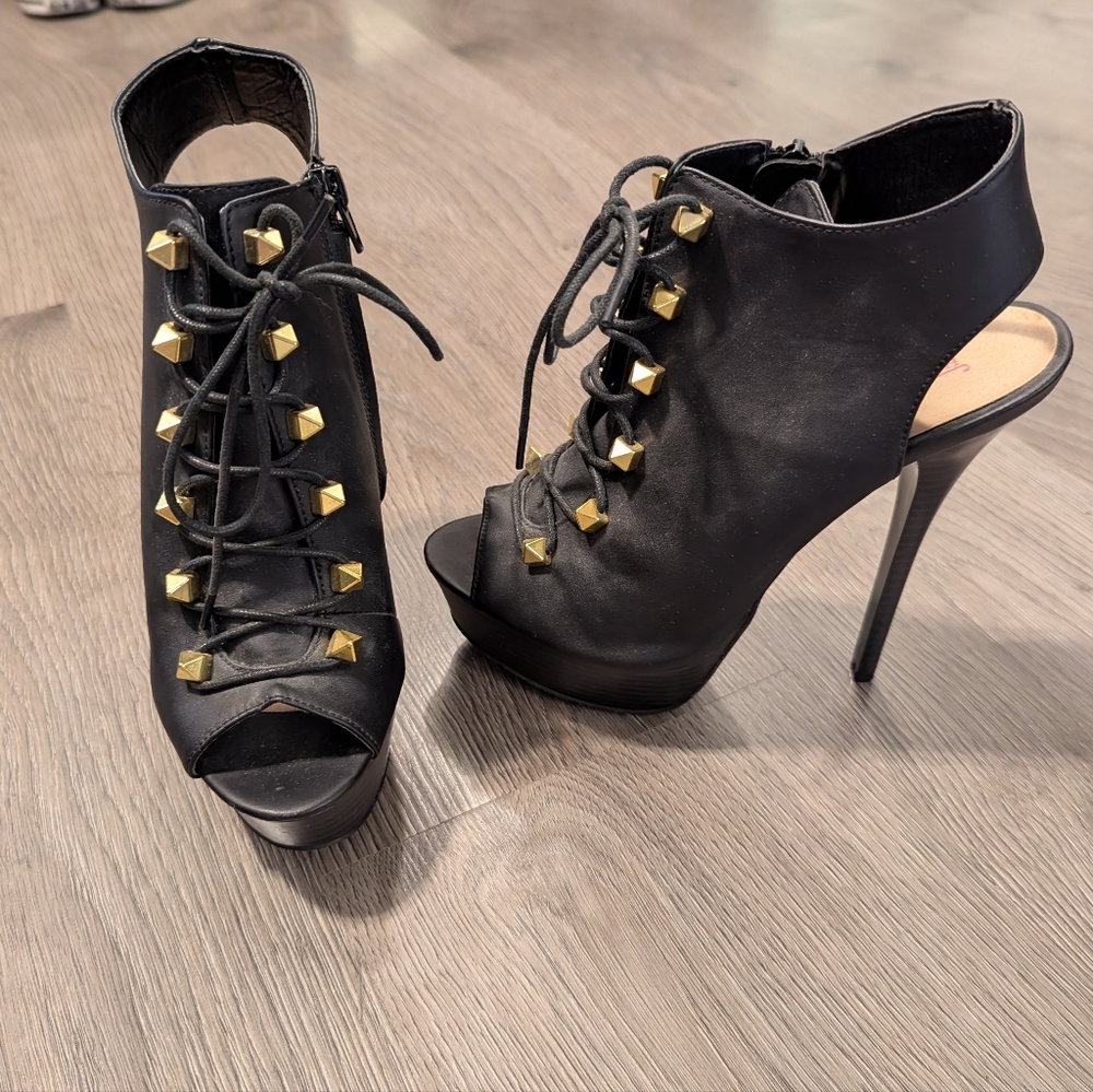 JustFab Benni Ultra High Heel Peeptoe Shoes In Size 7.5